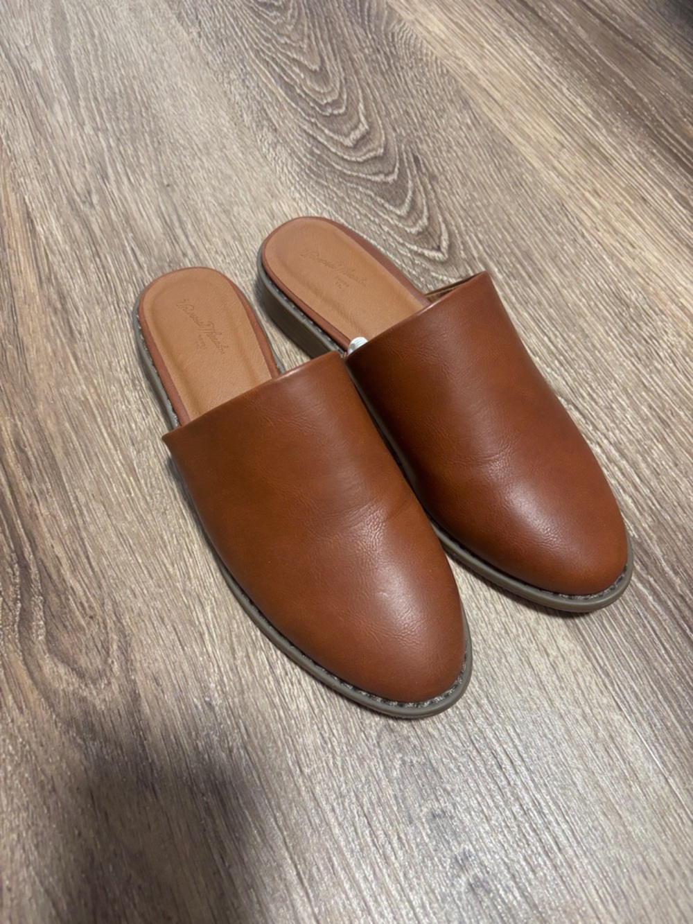 Universal Thread Tan Leather Slip-On Mules